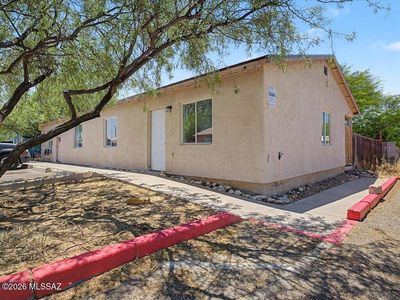 81 E Laguna St