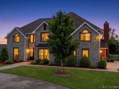 5868 W 493rd