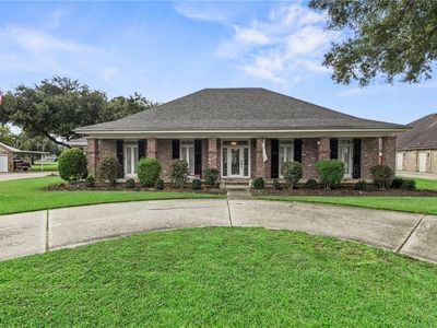 Property at 10 E Woodlawn Dr, Destrehan, LA