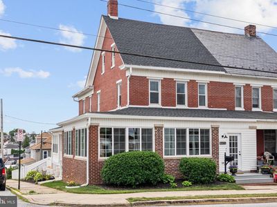 200 W High St