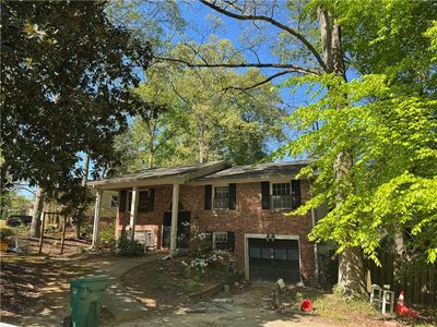 2327 Greenway Dr