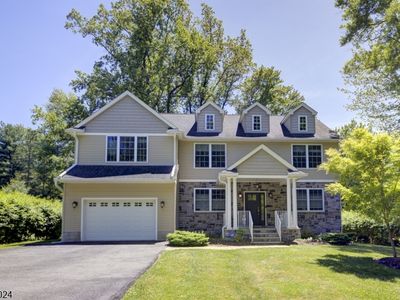 8 Phyllis Pl
