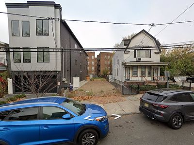 260 Ege Ave