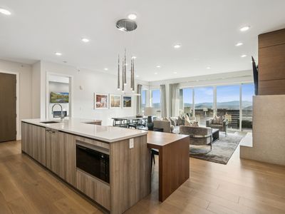 2752 W High Mountain Rd #408