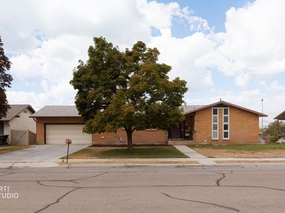 1303 Lakeview Dr