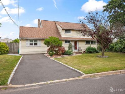 Property at 4 Farmbrook Dr, Old Bridge, NJ