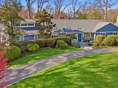 605 Mountain Dr