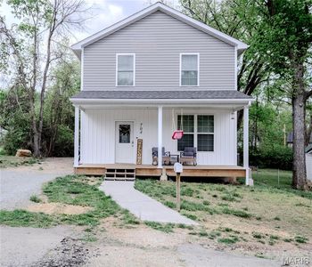 704 Simmons Ave