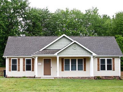 212 Princeton Cir NE