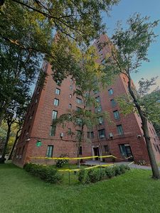 28 Metropolitan Oval APT 8B