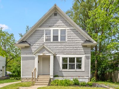 921 Temple St SE