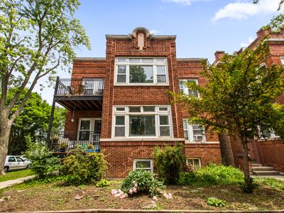 5353 W Belle Plaine Ave