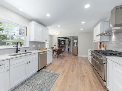 7617 North Santa Monica BOULEVARD