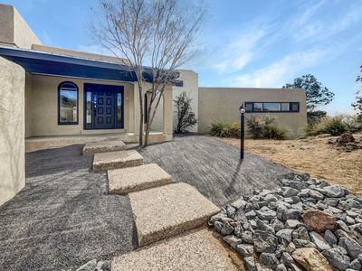 35 Sandia Heights Dr NE