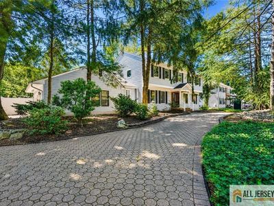 16 Phyllis Pl