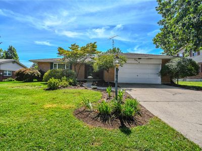 2016 Oak Tree Dr E