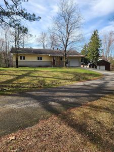 1090 Oakridge Dr