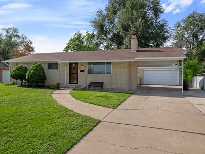 37 W La Salle Dr