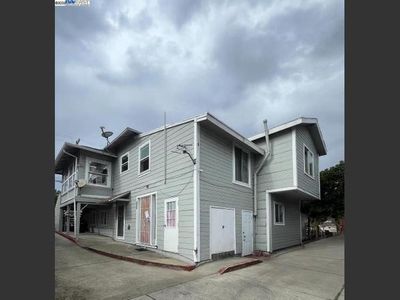 2158 High St