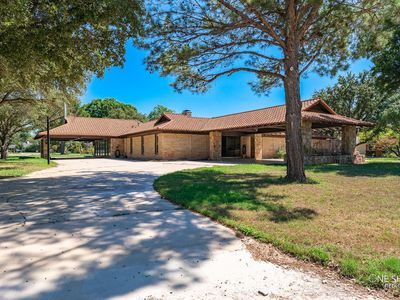 2101 Shoreline Dr