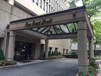 1 E Scott St APT 1004