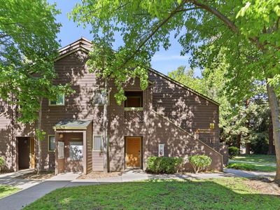 1211 Yarwood Ct