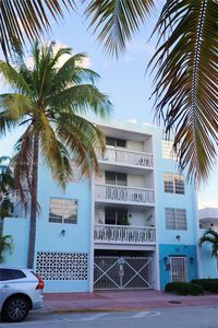 335 Collins Ave APT 203
