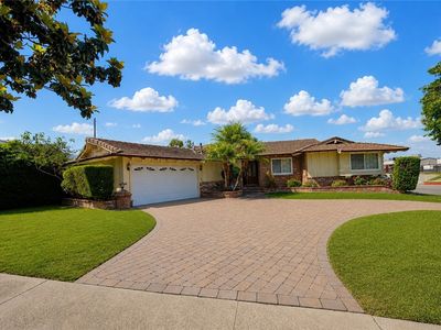 2501 W Cajon Dr