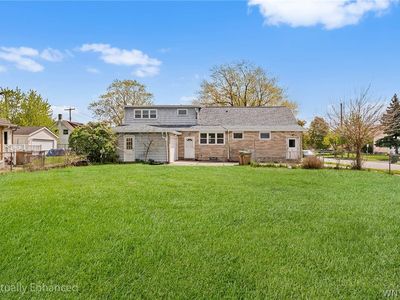 30 Meadowlawn Rd