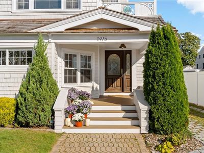 5 Crescent Bluff Ave