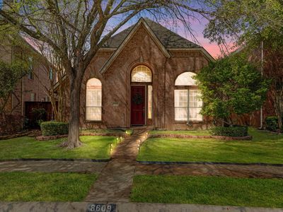 8609 Old Oak Dr