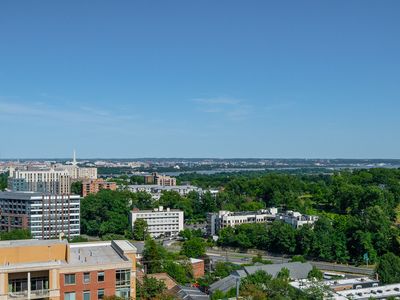1301 N Courthouse Rd APT 1807