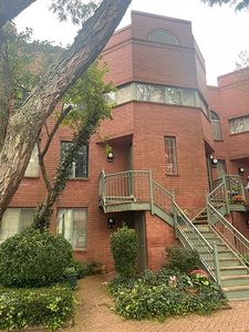 570 Louisiana Ave #2