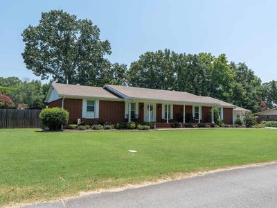 1005 Lakeshore Dr