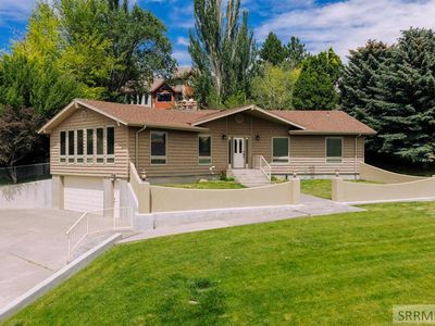 2255 E Greenbrier Dr
