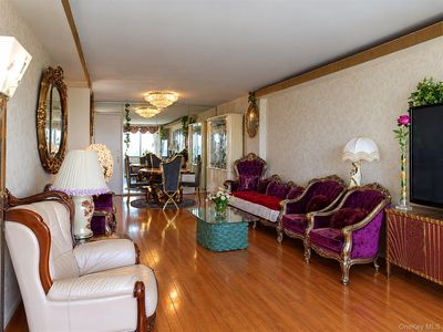 61-20 Grand Central Parkway #C1102