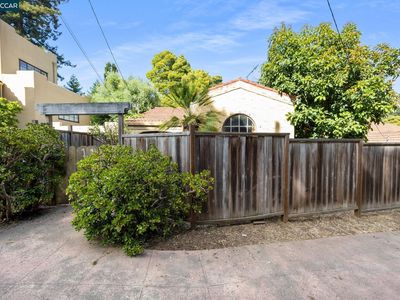 11 Edgecroft Rd