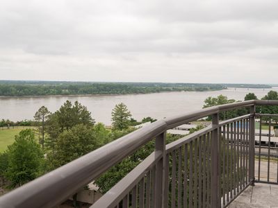 717 S Riverside Dr #805/806