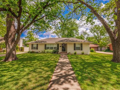 817 Rivercrest Dr