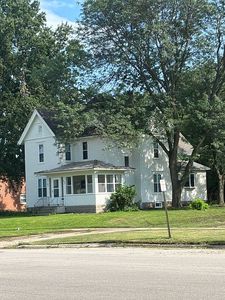 202 E 4th St
