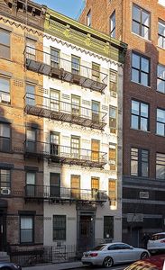 431 W 54th St APT 5D