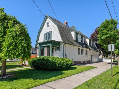 1128 N 11th STREET