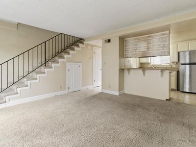 5712 Hillsdale Blvd