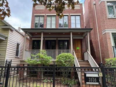 2036 W Barry Ave
