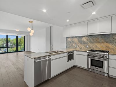 320 Adolphus Ave #404