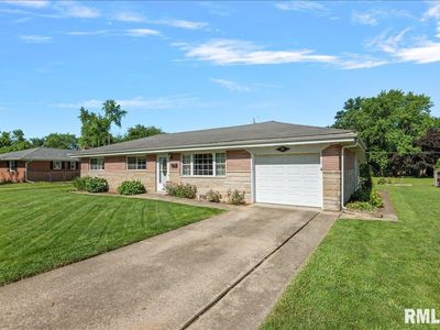 Property at 55 Bonniebrook Rd, Chatham, IL