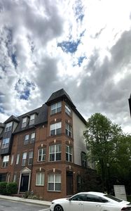 1430 Trafalgar Ln