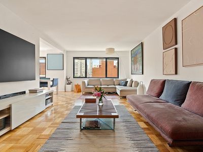 345 E 69th St APT 10F