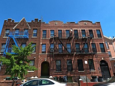 533 Snediker Ave #123