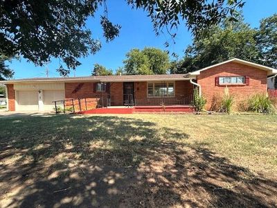 Property at 804 N 7th St, Perry, OK